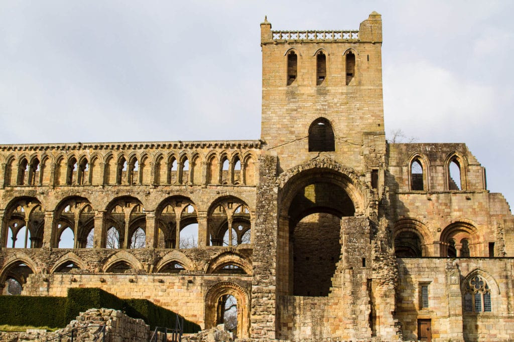 cotland: Border Abbeys Way Road Trip to the Scottish Borders: Jedburgh Abbey