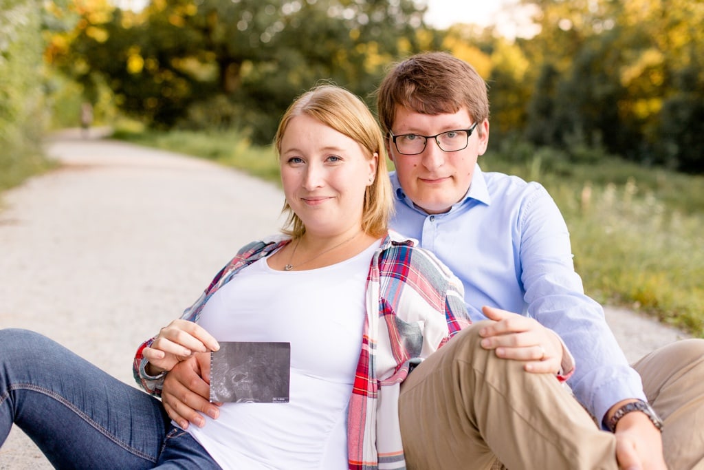 Spätsommer Pregnancy Announcement mit Hanni und Matthias an der Rehwiese in Berlin