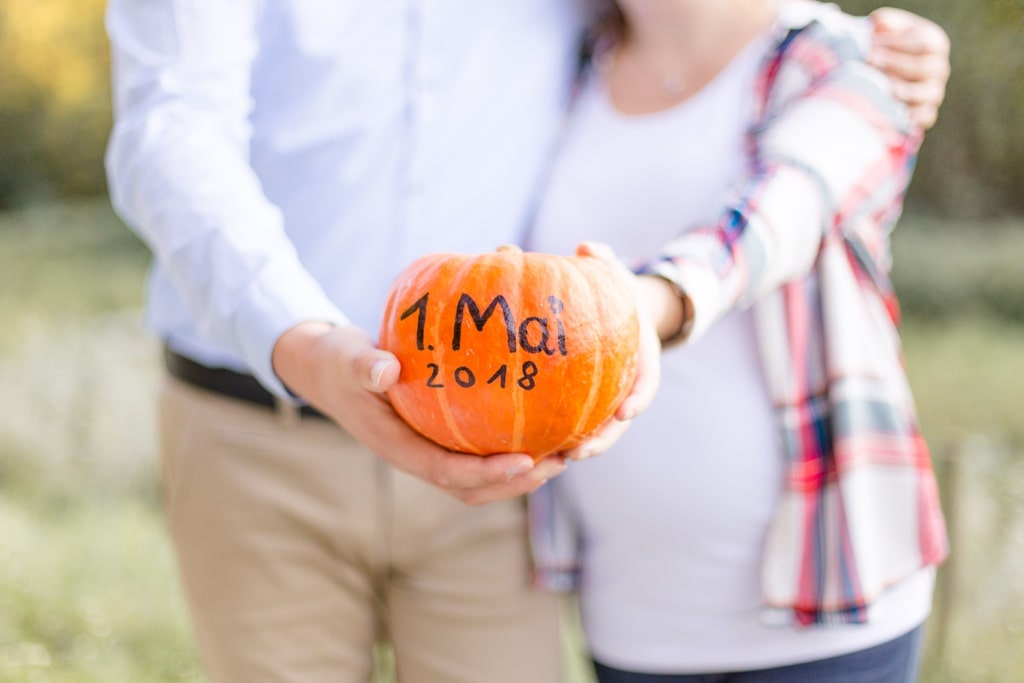 Spätsommer Pregnancy Announcement mit Hanni und Matthias an der Rehwiese in Berlin