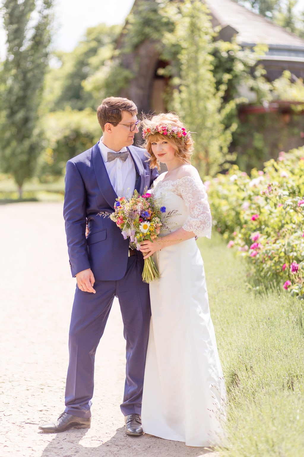 Standesamtliche Wildblumen Trauung von Nina und Willi in Berlin