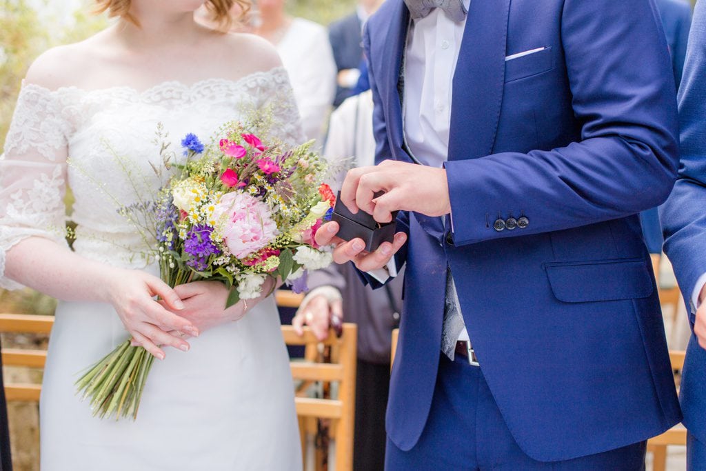 Standesamtliche Wildblumen Trauung von Nina und Willi in Berlin