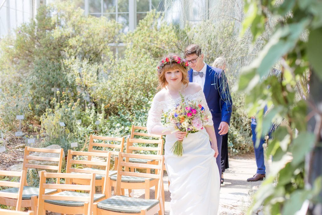 Standesamtliche Wildblumen Trauung von Nina und Willi in Berlin