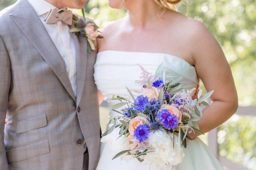 Stylische Geometrie & Kupfer Hochzeit von Cynthia und Basti im Ochsenstall des Gutshof Britz