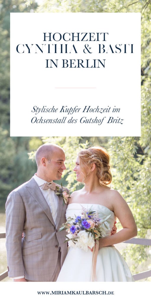 Stylische Geometrie & Kupfer Hochzeit von Cynthia und Basti im Ochsenstall des Gutshof Britz