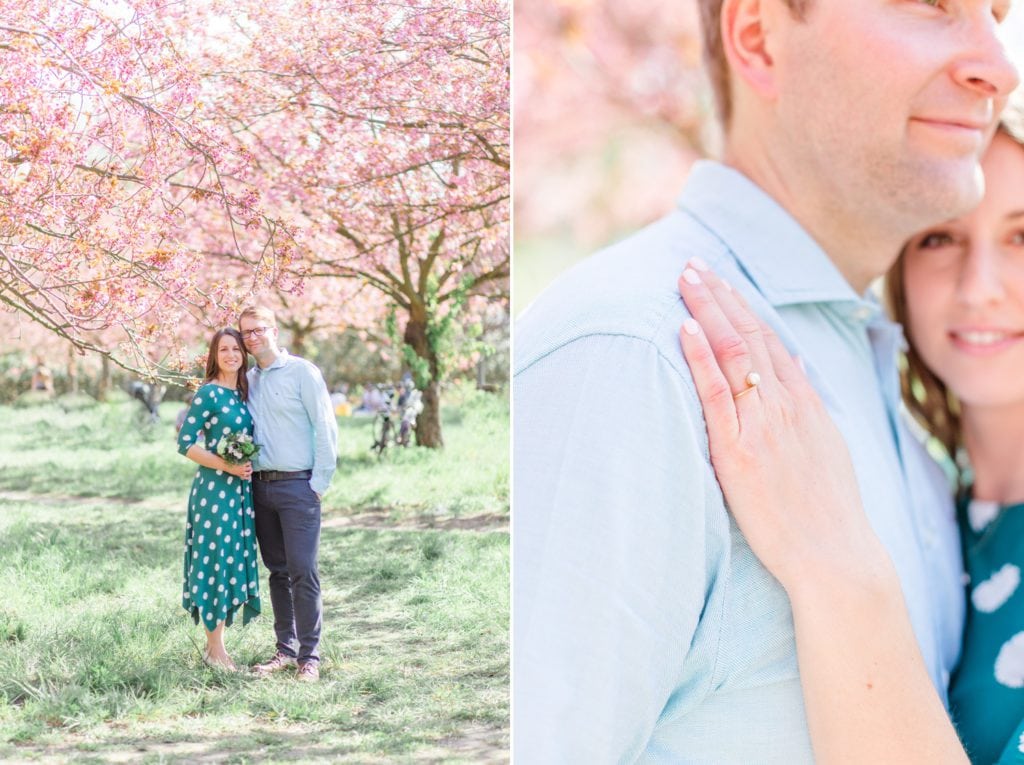 Verlobungsshooting Svenja und Felix in Kirschblüten in Berlin