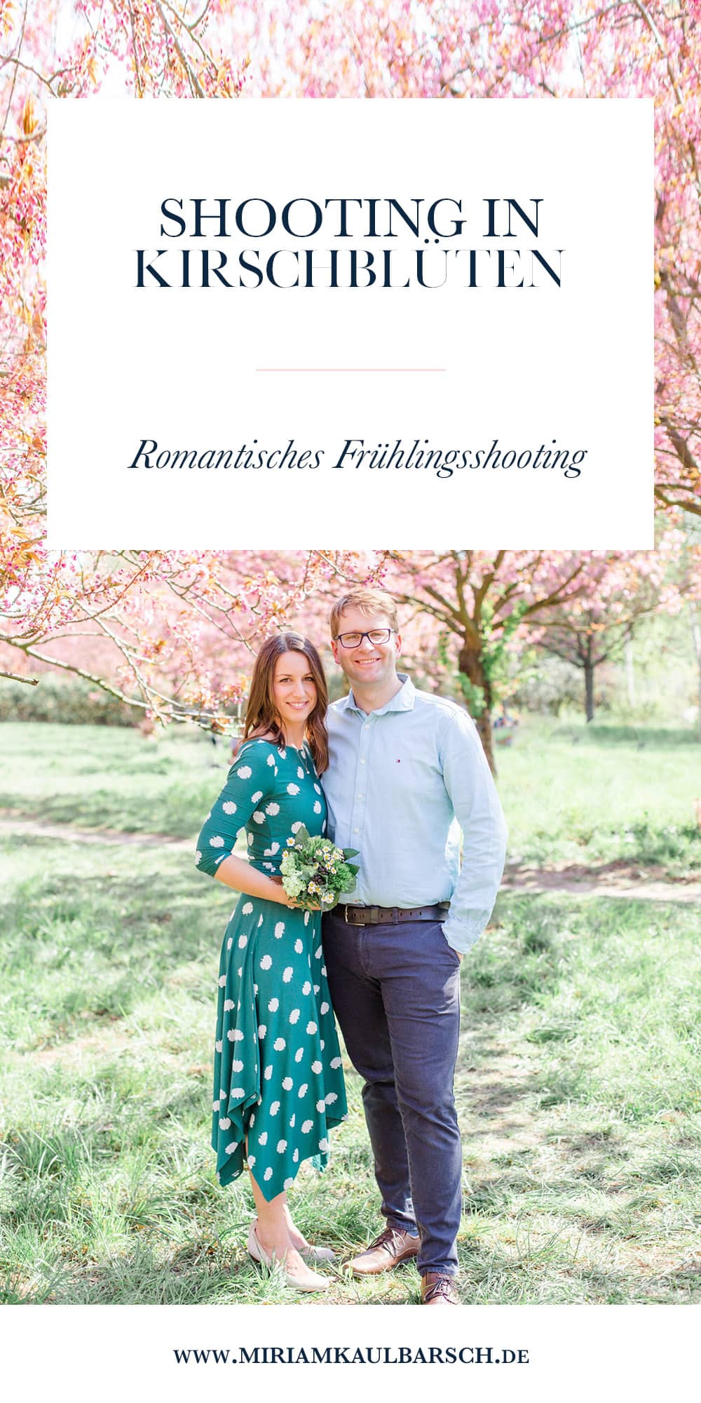 Verlobungsshooting Svenja und Felix in Kirschblüten in Berlin