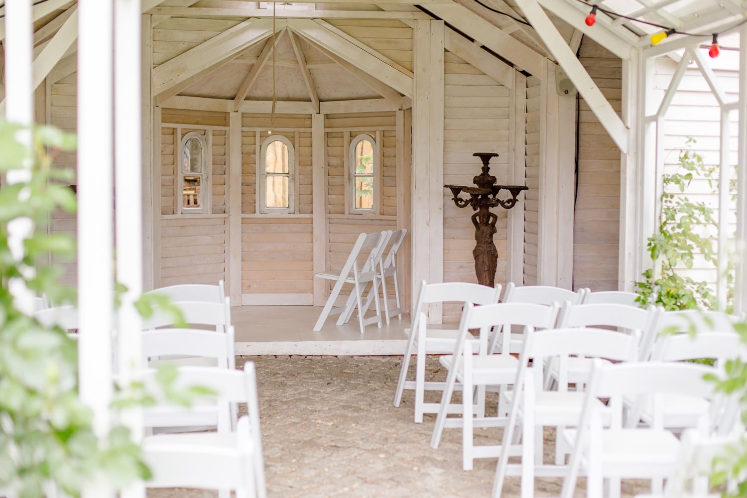 Urbane Garden Hochzeit von Nina und Willi in der Oberhafenkantine Berlin