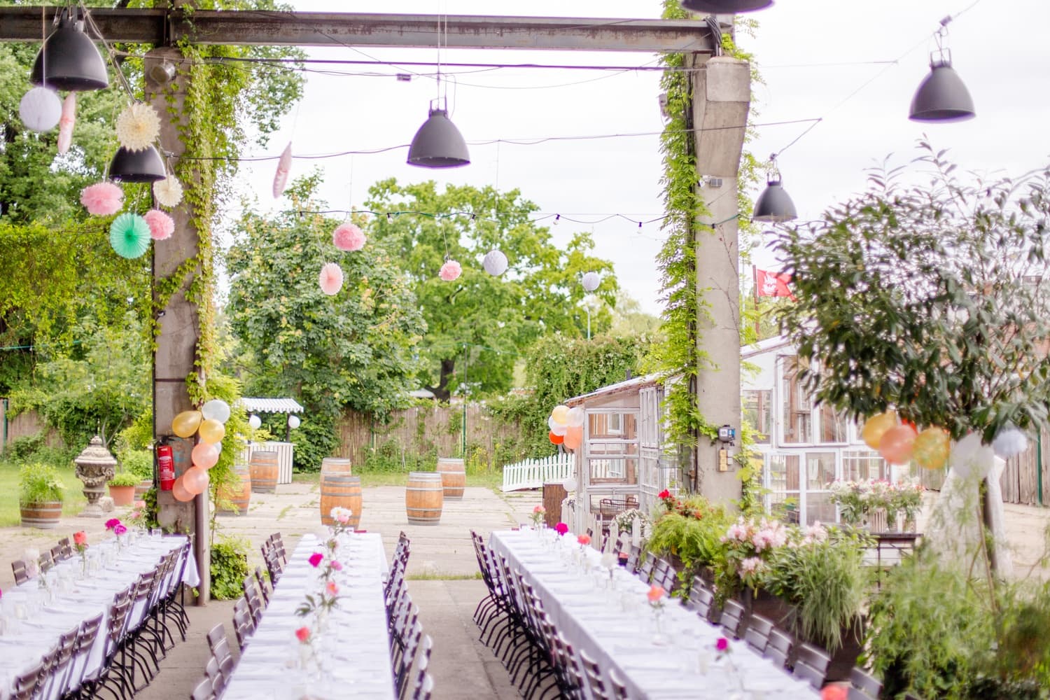 Urbane Garden Hochzeit von Nina und Willi in der Oberhafenkantine Berlin