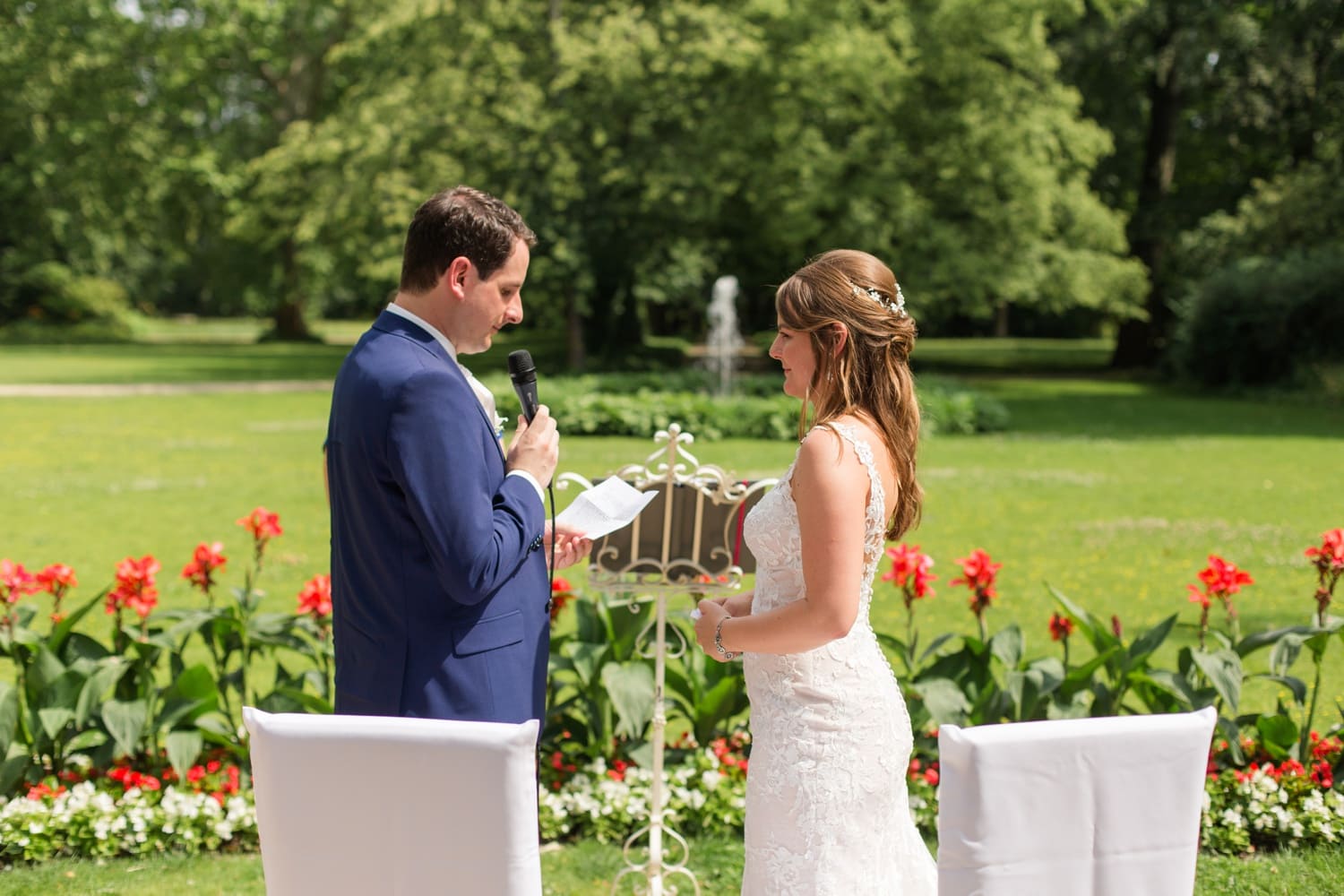 Sommerliche Hochzeit im Ochsenstall vom Schloss und Gutshof Britz Berlin