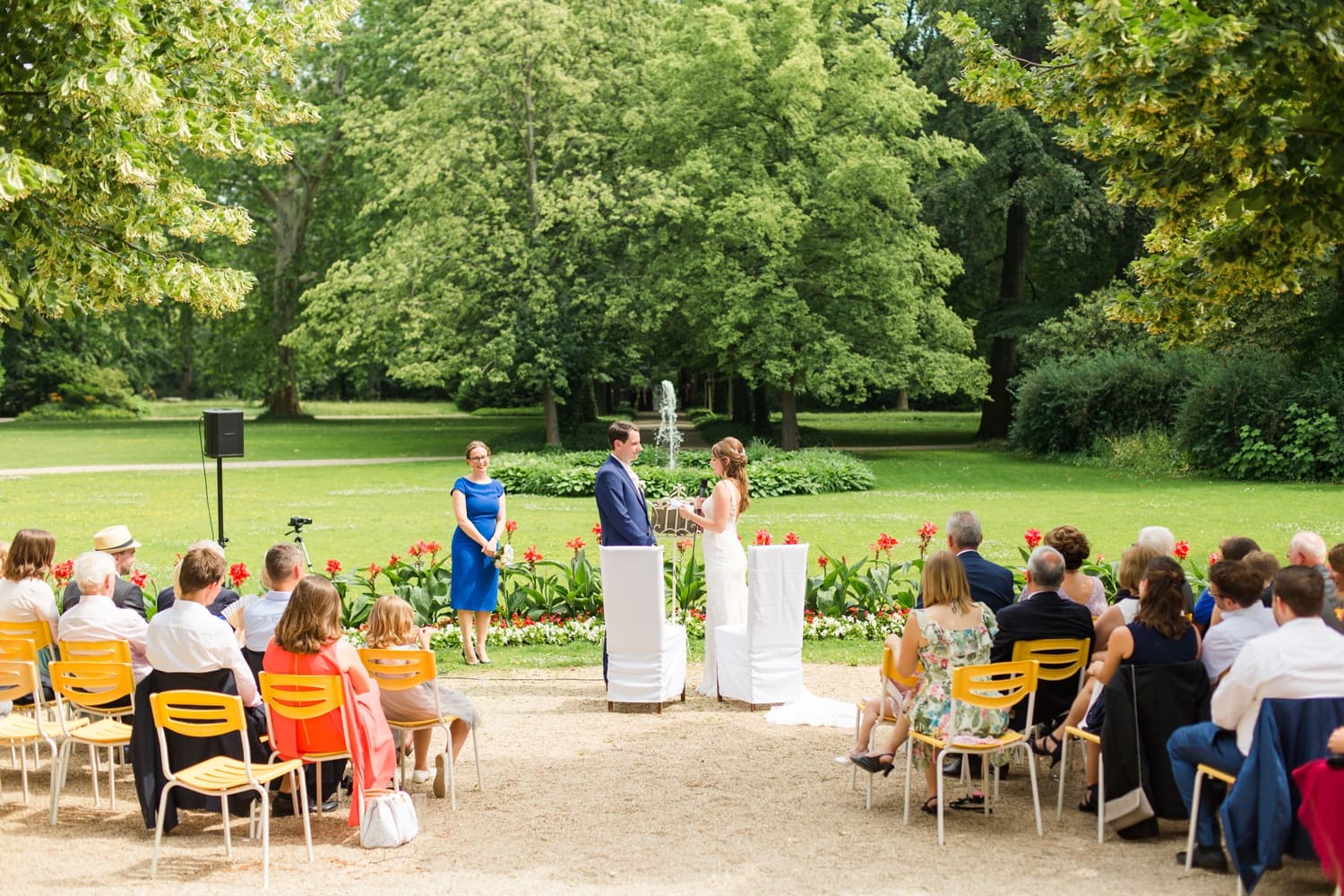 Sommerliche Hochzeit im Ochsenstall vom Schloss und Gutshof Britz Berlin