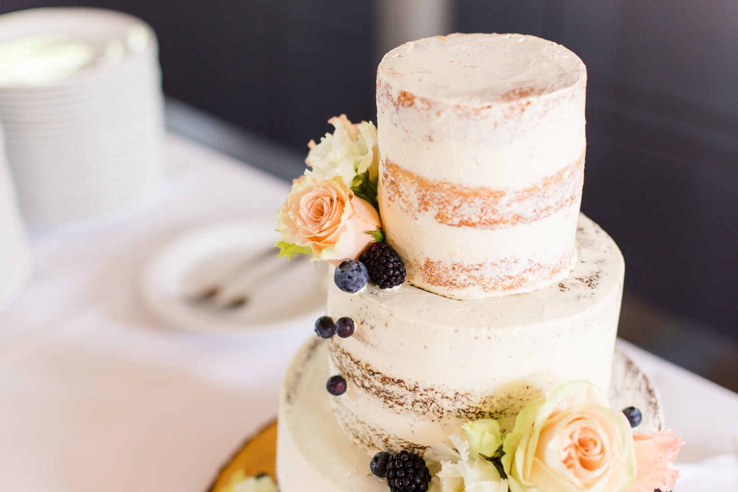 Sommerliche Hochzeit im Ochsenstall vom Schloss und Gutshof Britz Berlin