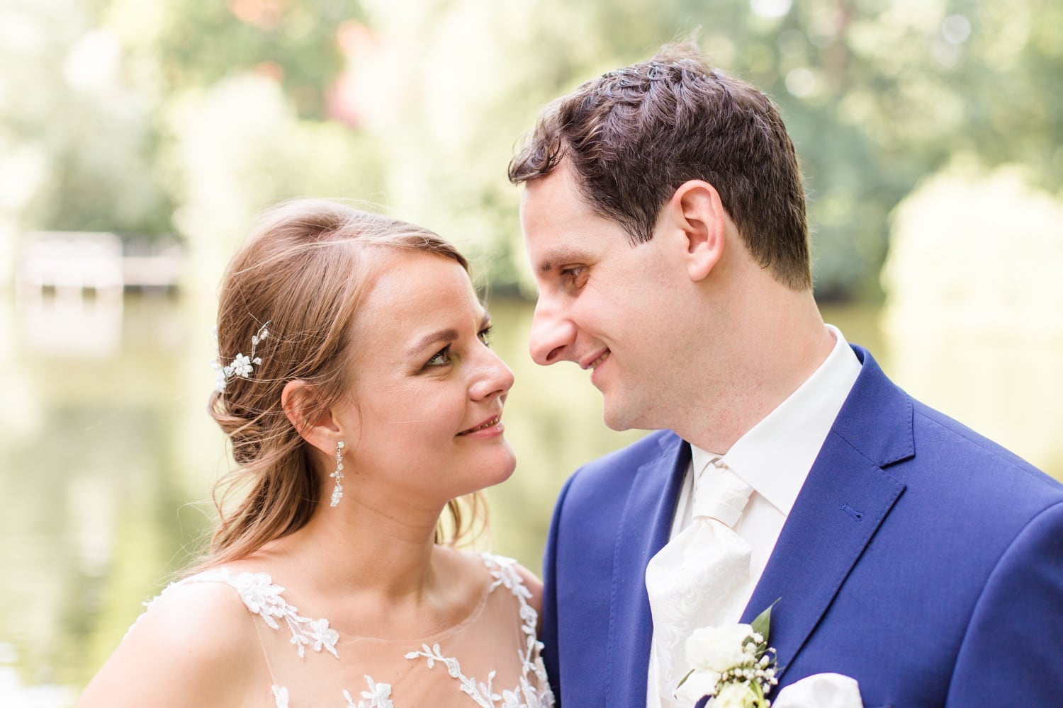 Sommerliche Hochzeit im Ochsenstall vom Schloss und Gutshof Britz Berlin