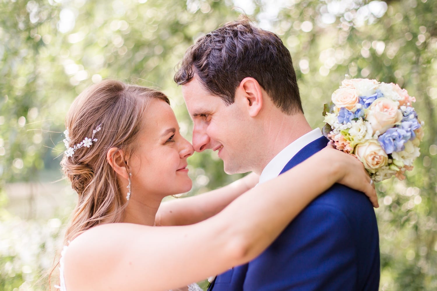 Sommerliche Hochzeit im Ochsenstall vom Schloss und Gutshof Britz Berlin