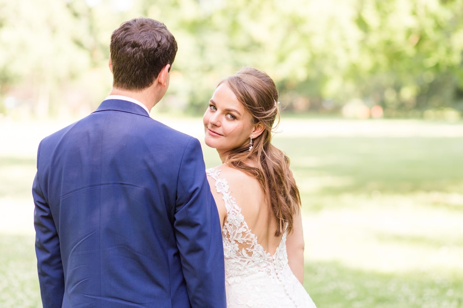 Sommerliche Hochzeit im Ochsenstall vom Schloss und Gutshof Britz Berlin