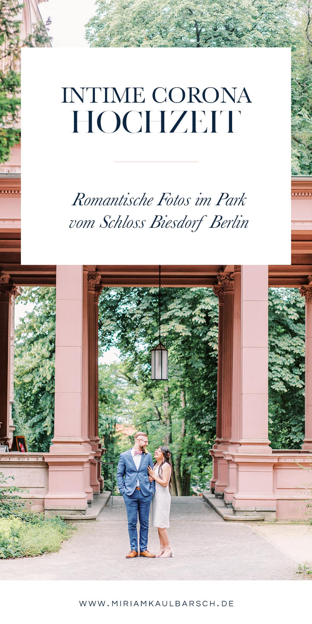 Intime Corona Hochzeit: Romantische Hochzeitsfotos im Park vom Schloss Biesdorf Berlin