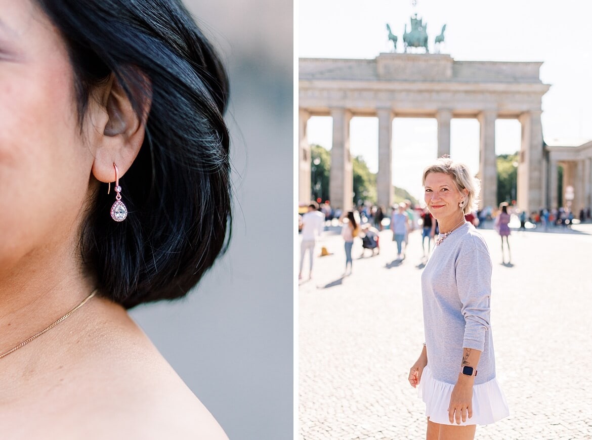 Nahaufnahme eines Ohrrings und Portrait einer Frau vor dem Brandenburger Tor Berlin