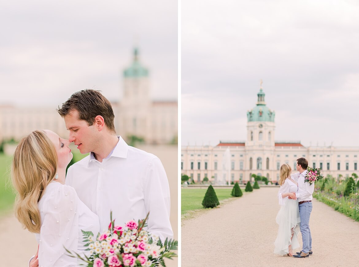 Paar vor dem Schloss Charlottenburg