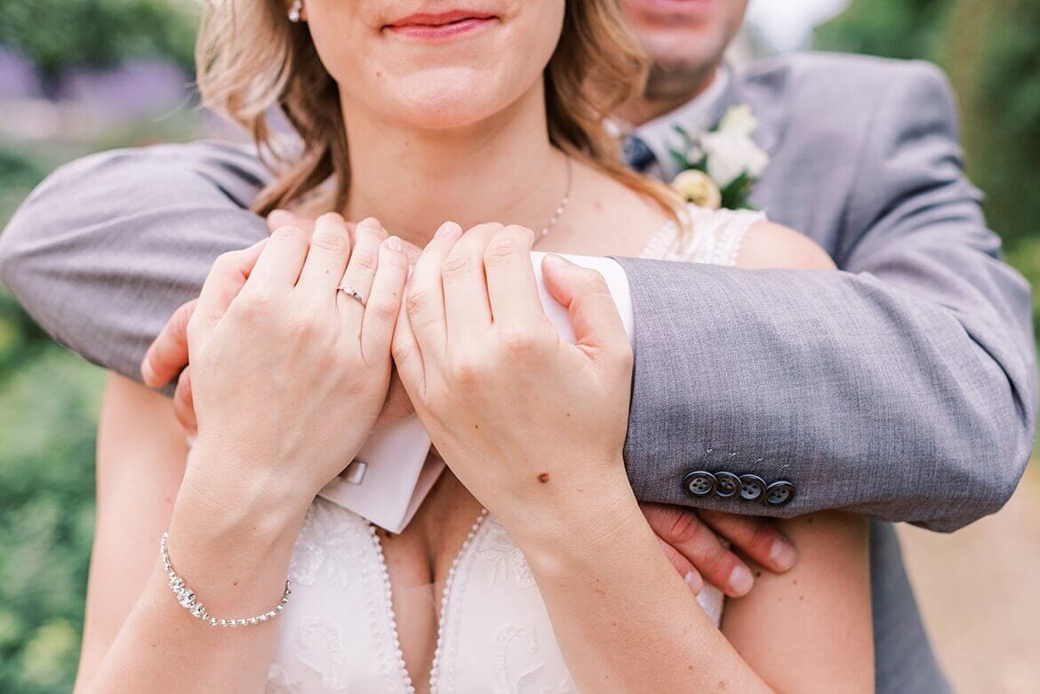 Hochzeit in Berlin Köpenick - Eine Hochzeit, Zwei Looks mit Schloss Park und Wasser