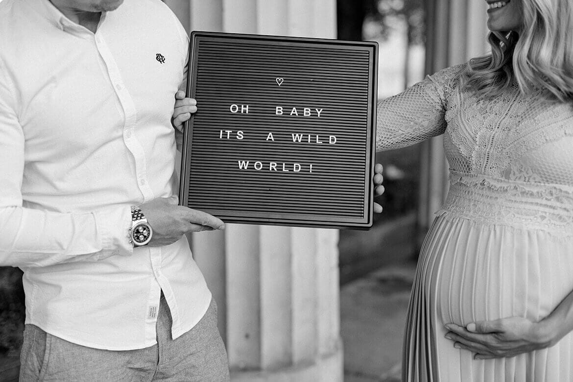 Schild mit Text: Oh Baby it's a wild world