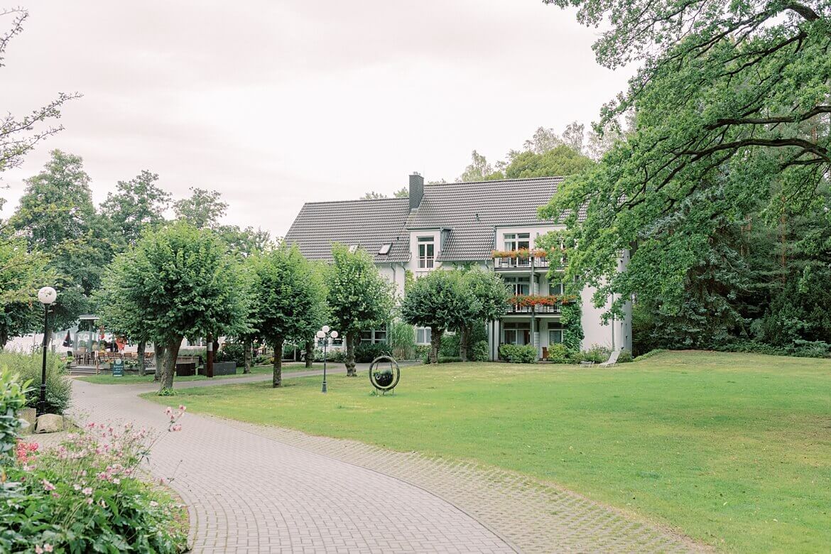 Außenaufnahme Seehotel Lindenhof in Lychen