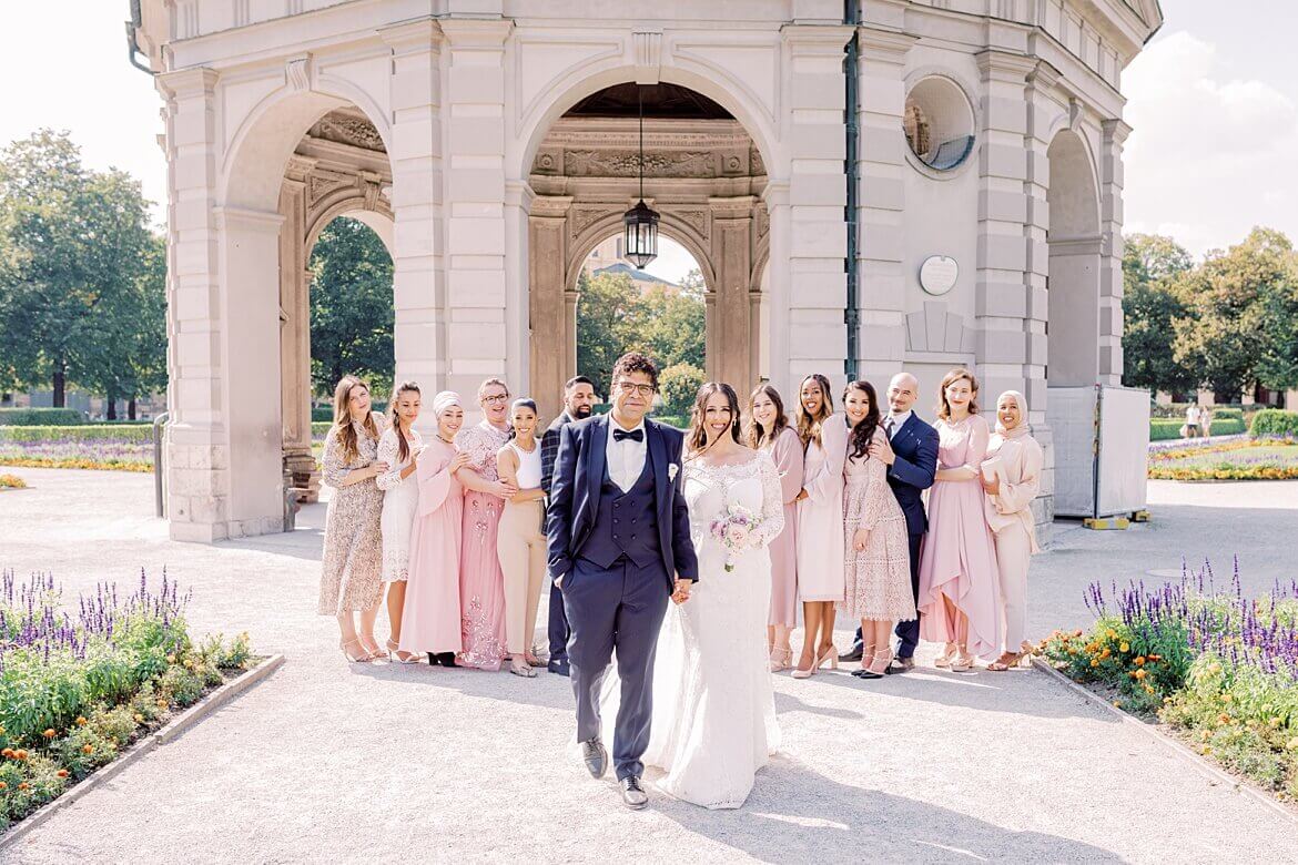 Hochzeitsgesellschaft im Hofgarten München