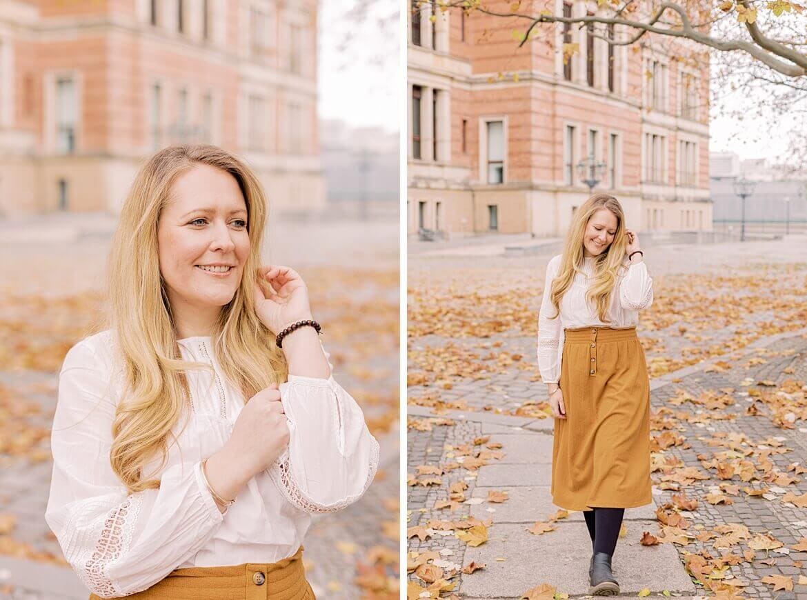 Portrait einer Frau im Herbst mit senfgelben Rock