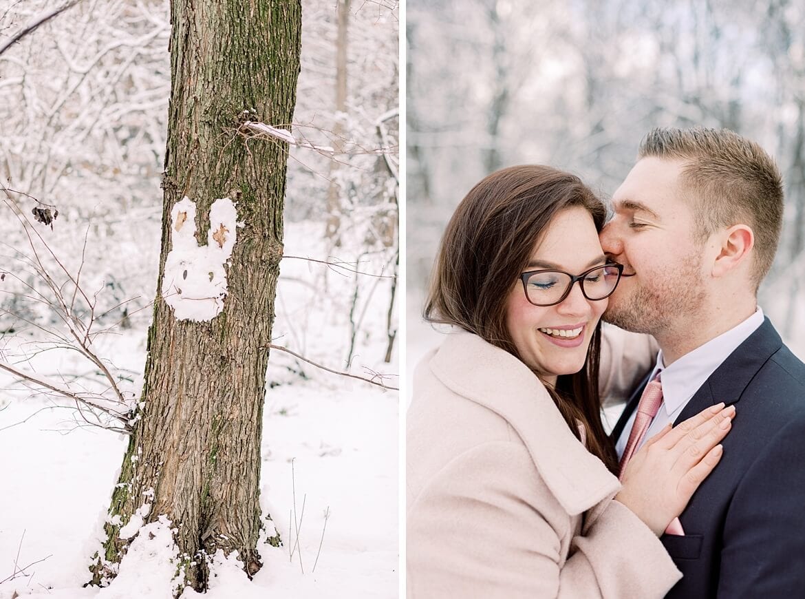 Schneehase auf Baum