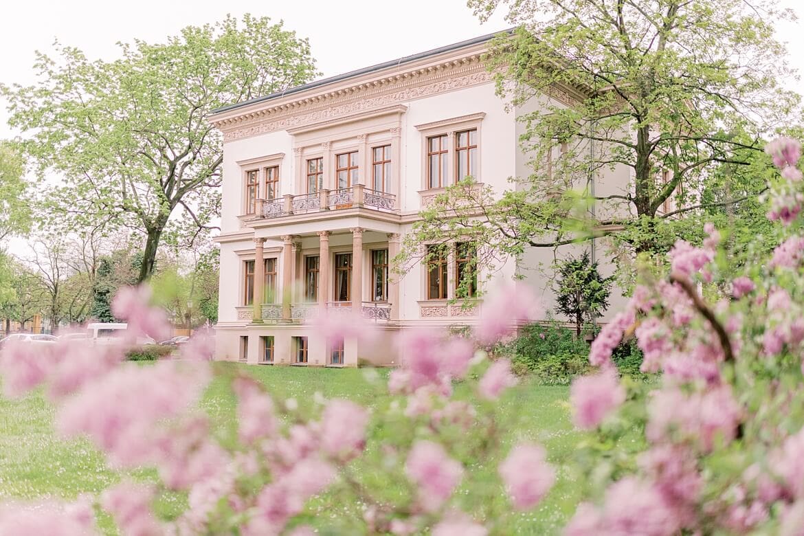 Außenaufnahme vom Standesamt Berlin Charlottenburg