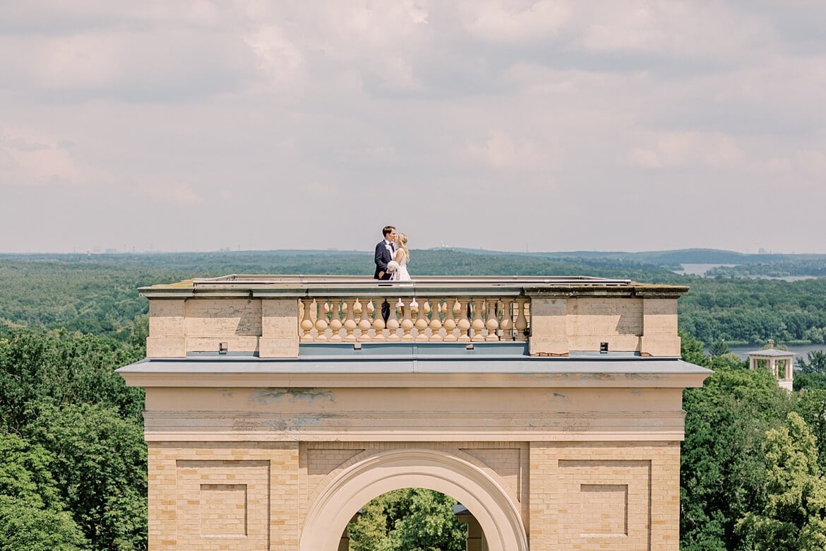 Brautpaar auf einem Turm des Belvedere