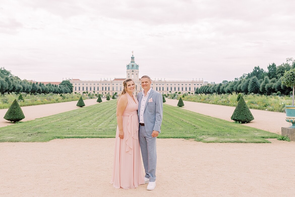 Verlobungsfotos im Park vom Schloss Charlottenburg Berlin