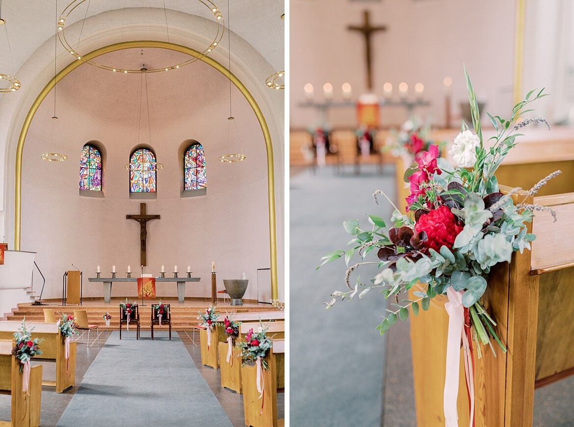 Innenaufnahme der Markus Kirche Berlin Steglitz mit Fokus auf die Blumen