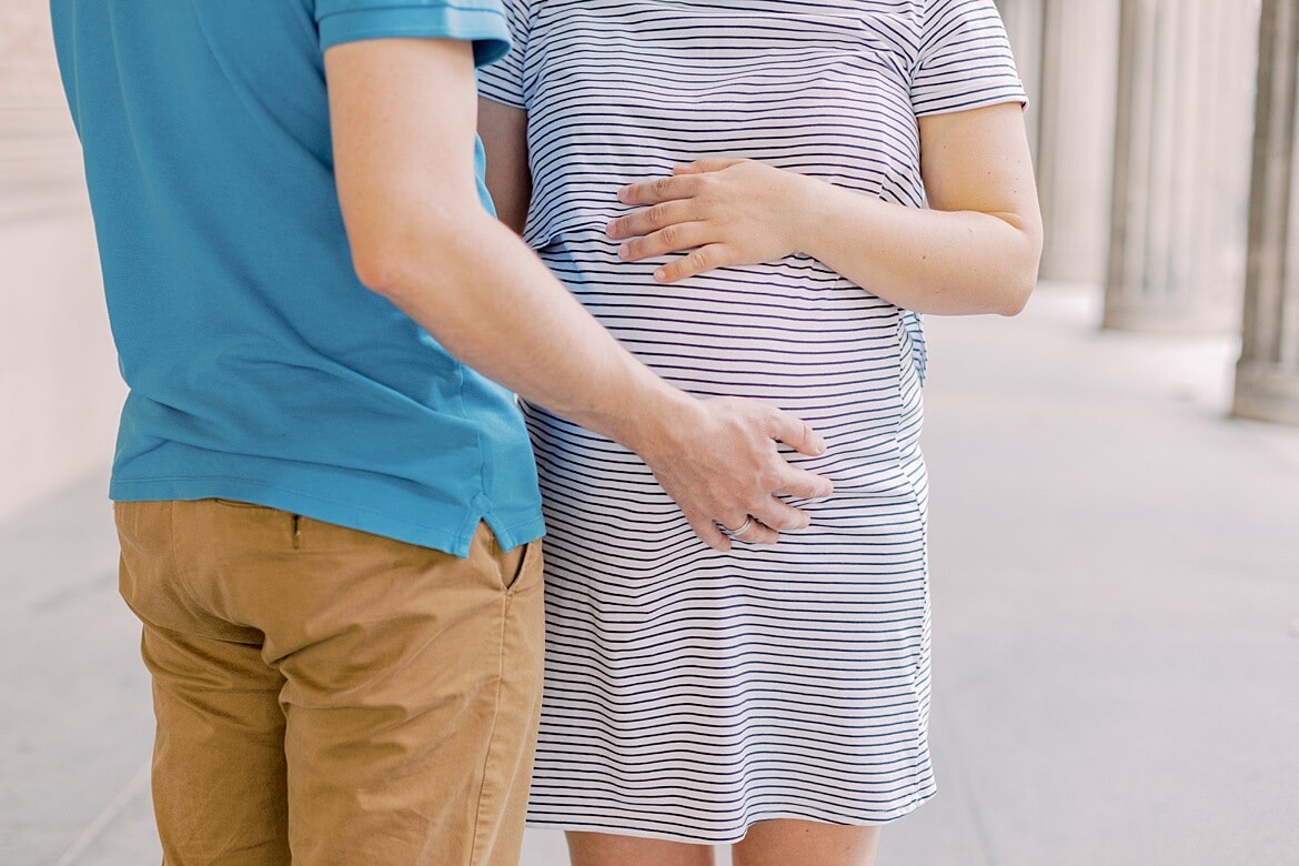 Nahaufnahme vom Babybauch