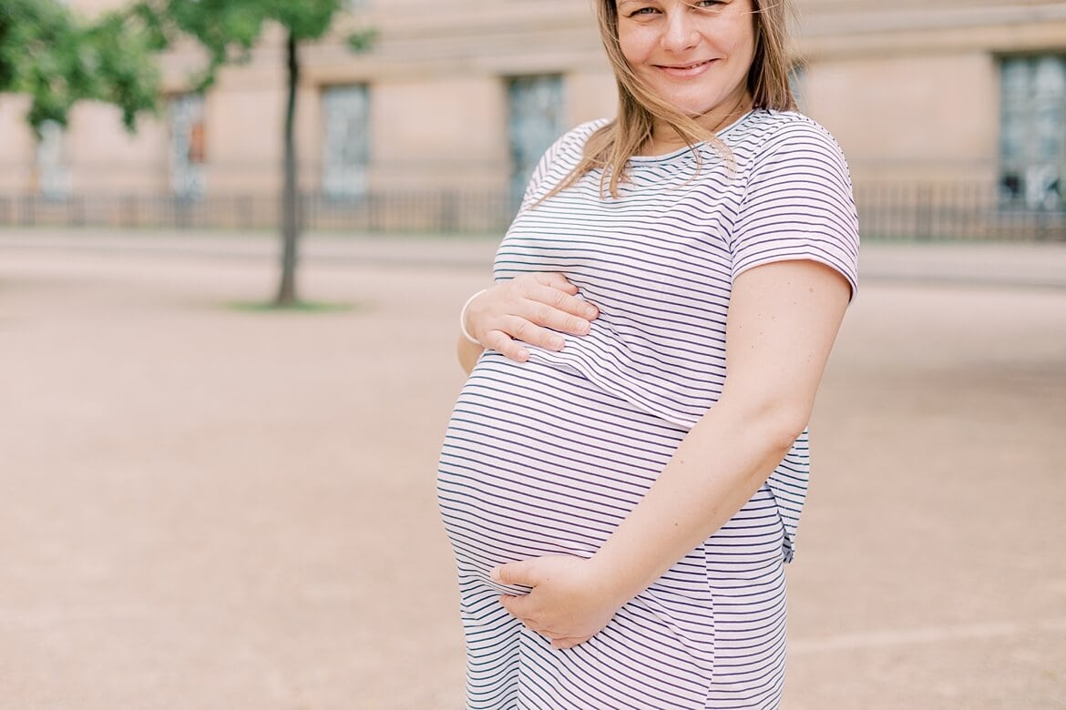 Werdende Mama mit Babybauch