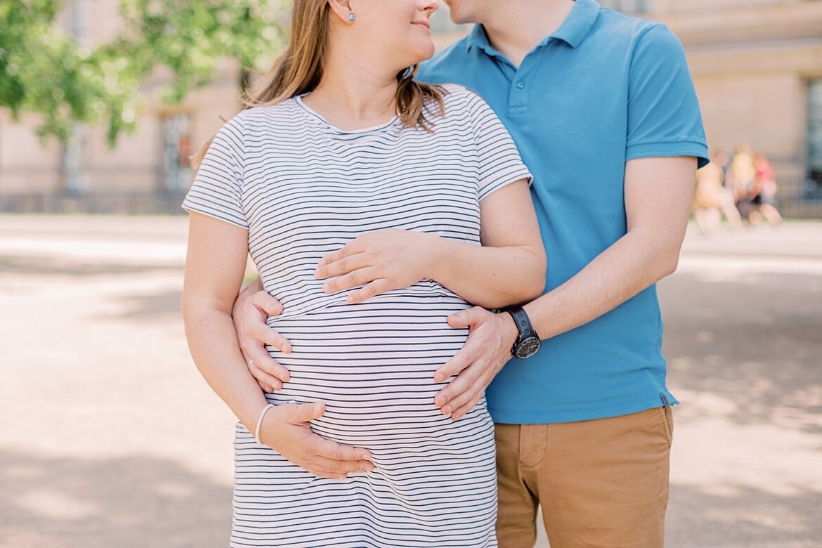 Nahaufnahme vom Babybauch