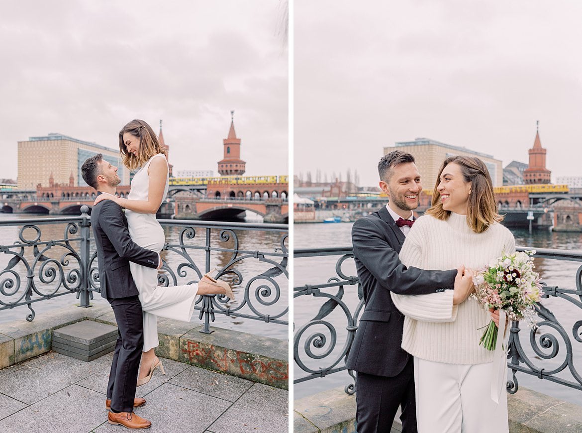 Hochzeitspaar an der Spree vor der Oberbaumbrücke