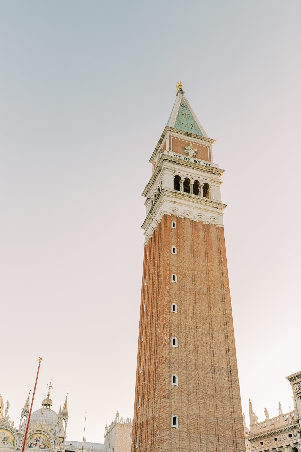 Turm auf dem Markusplatz in Venedig, Italien