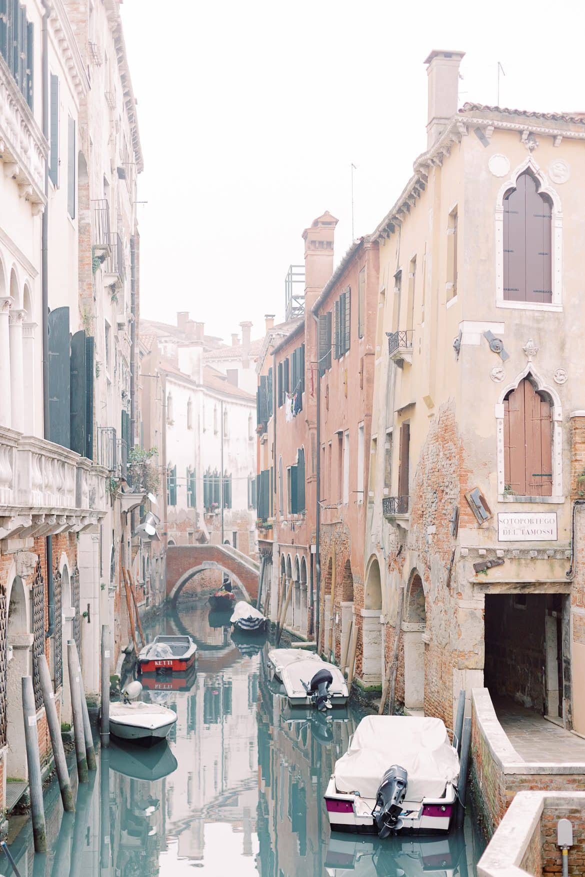 Ein Kanal in Venedig