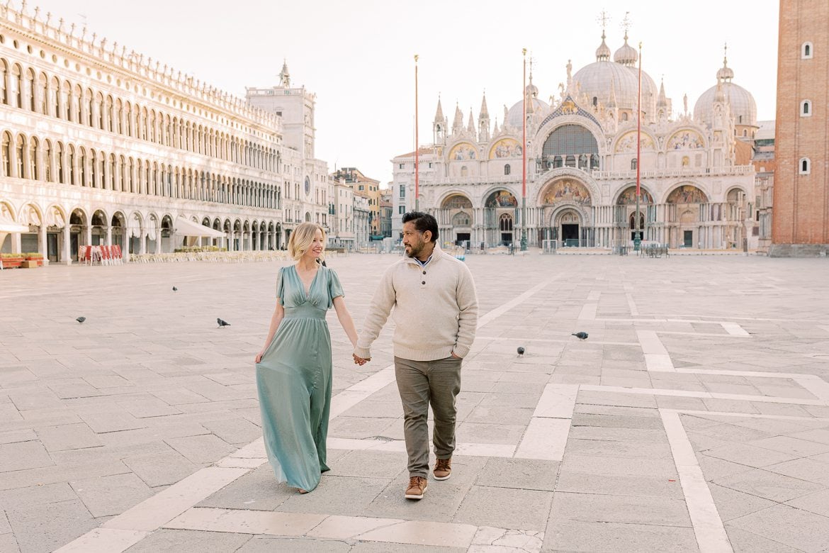 Paar auf dem Markusplatz in Venedig