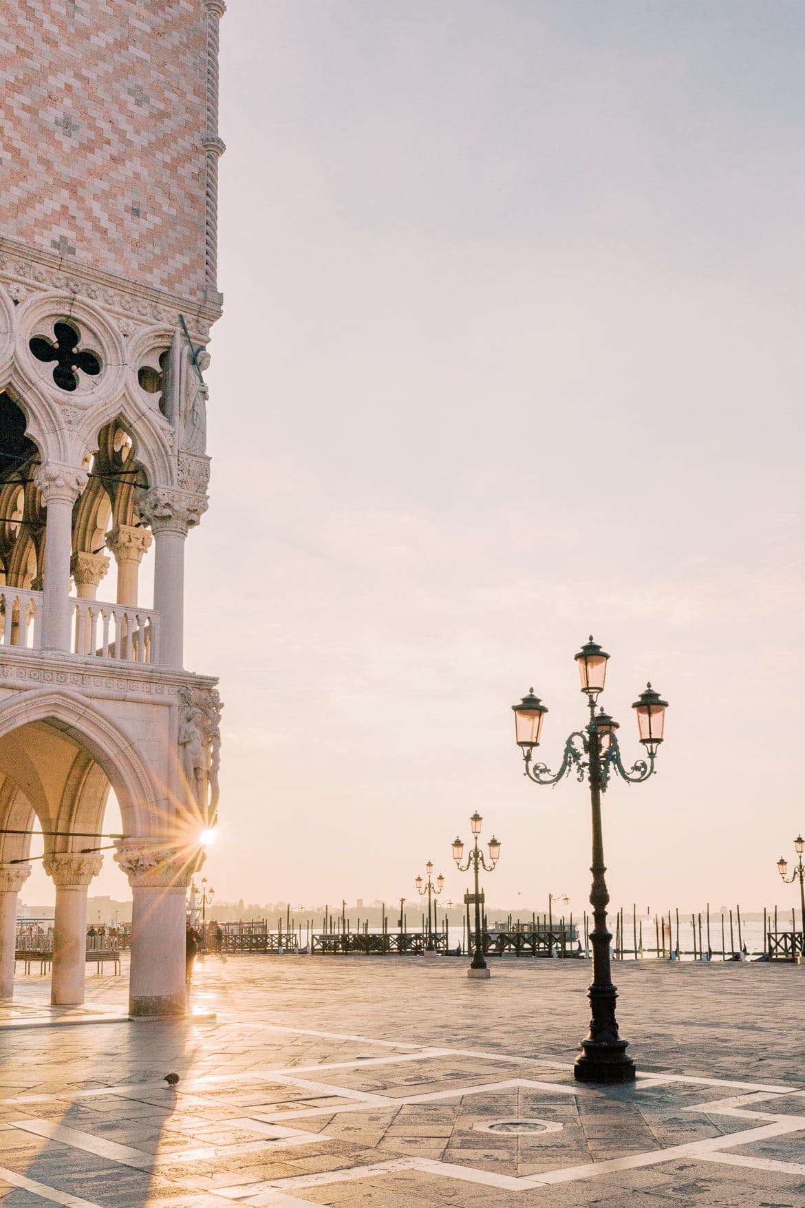 Markusplatz in Venedig zum Sonnenaufgang