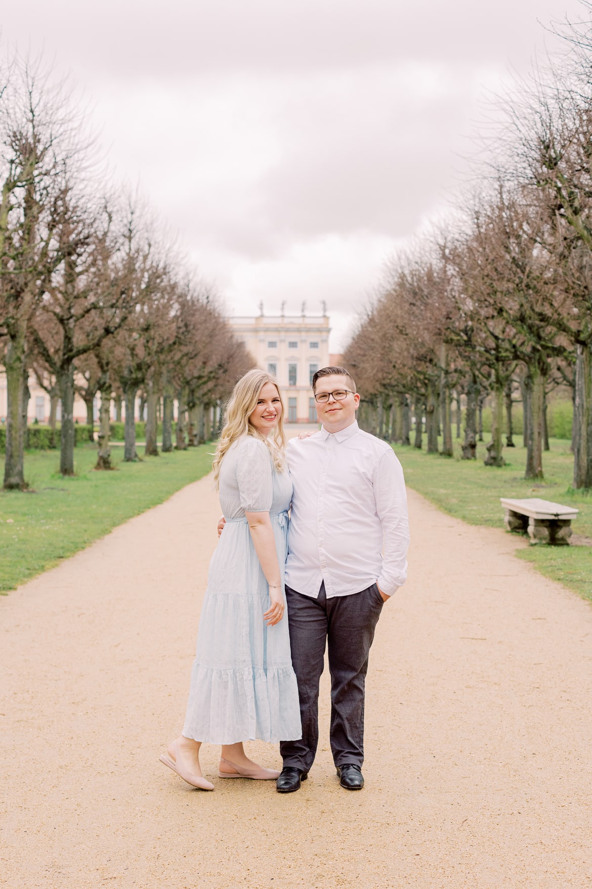 Ein Paar im Park Schloss Charlottenburg