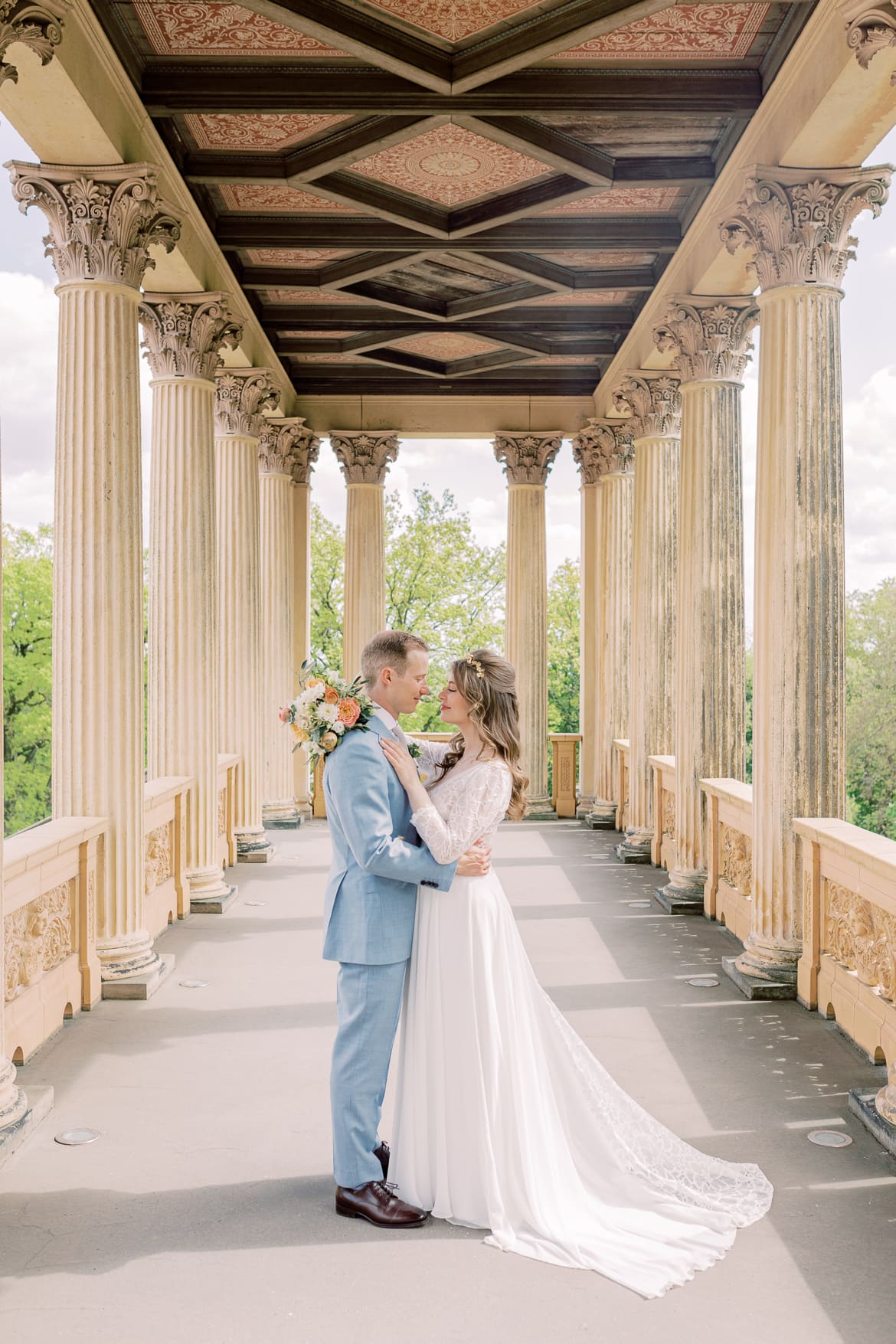 Ein Brautpaar zur Hochzeit im Belvedere auf dem Pfingstberg Potsdam