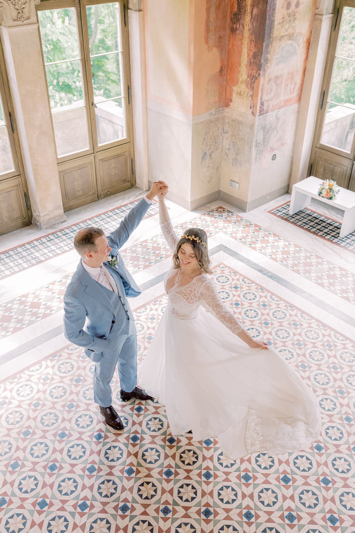 Brautpaar tanzt zur Hochzeit im Belvedere auf dem Pfingstberg Potsdam