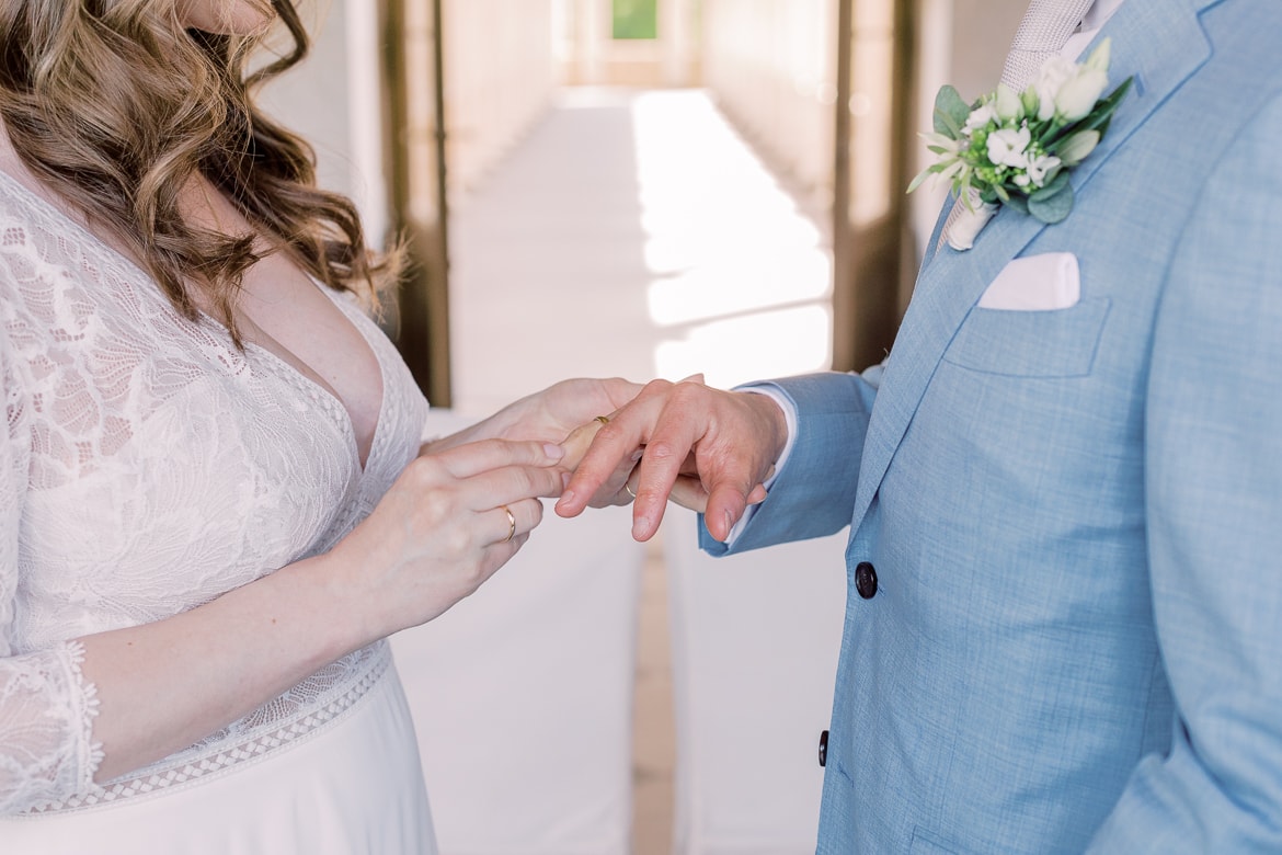 Anstecken der Eheringe zur Hochzeit im Belvedere auf dem Pfingstberg Potsdam