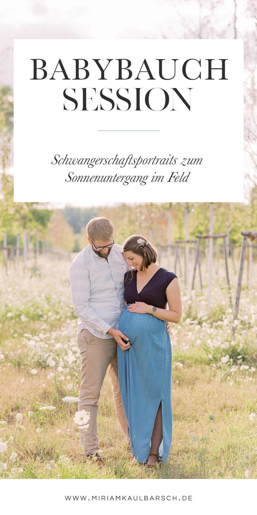 Babybauch Session zum Sonnenuntergang im Feld