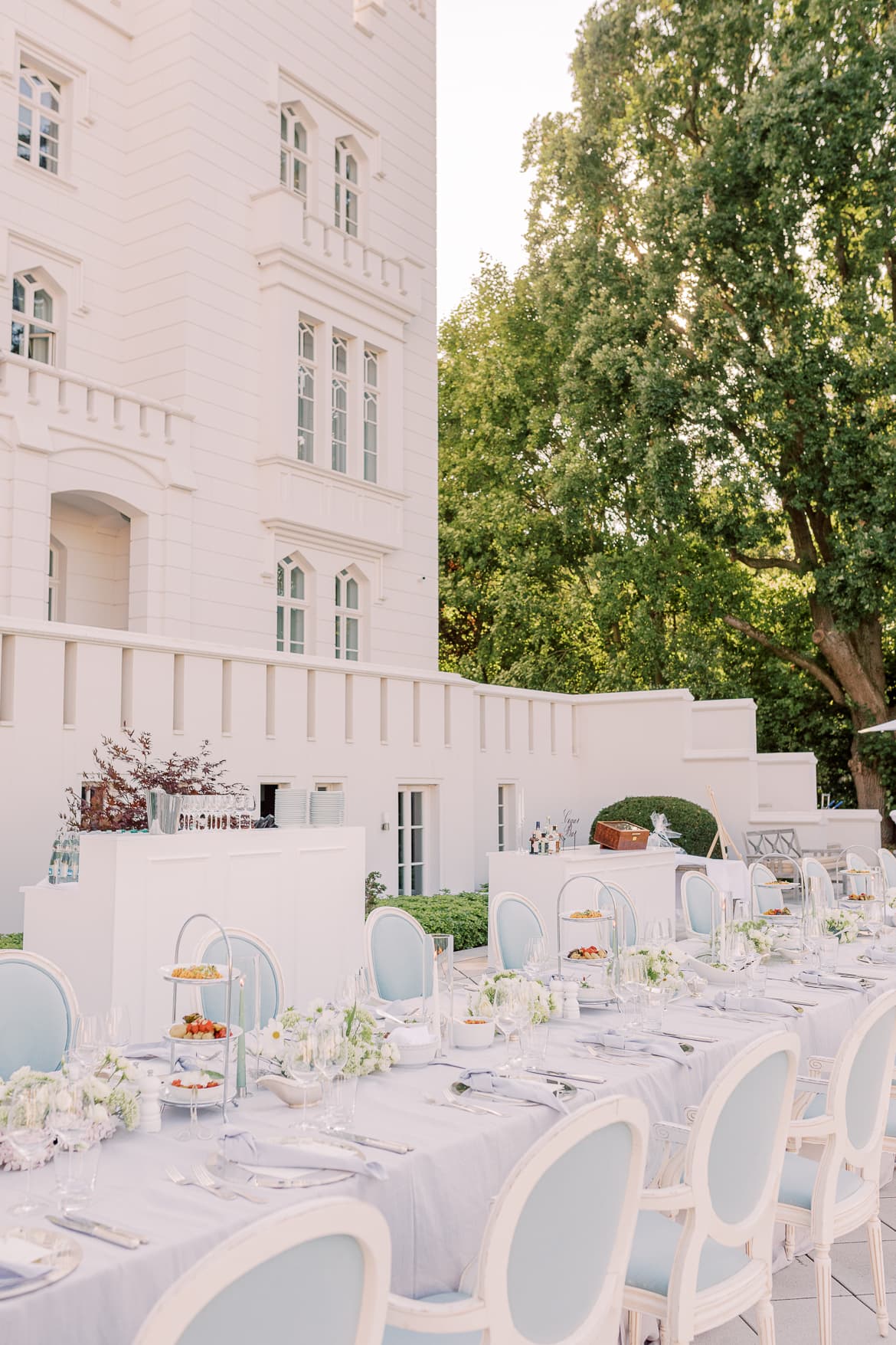 Die Tafel ist für das Dinner gedeckt