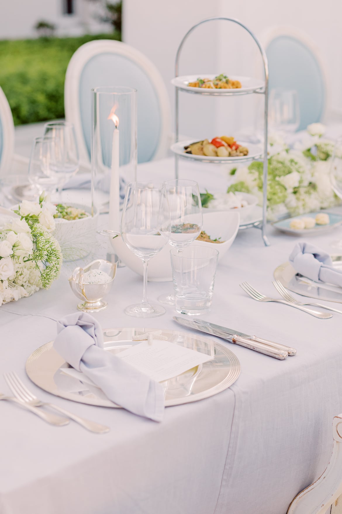 Die Tafel ist für das Dinner gedeckt