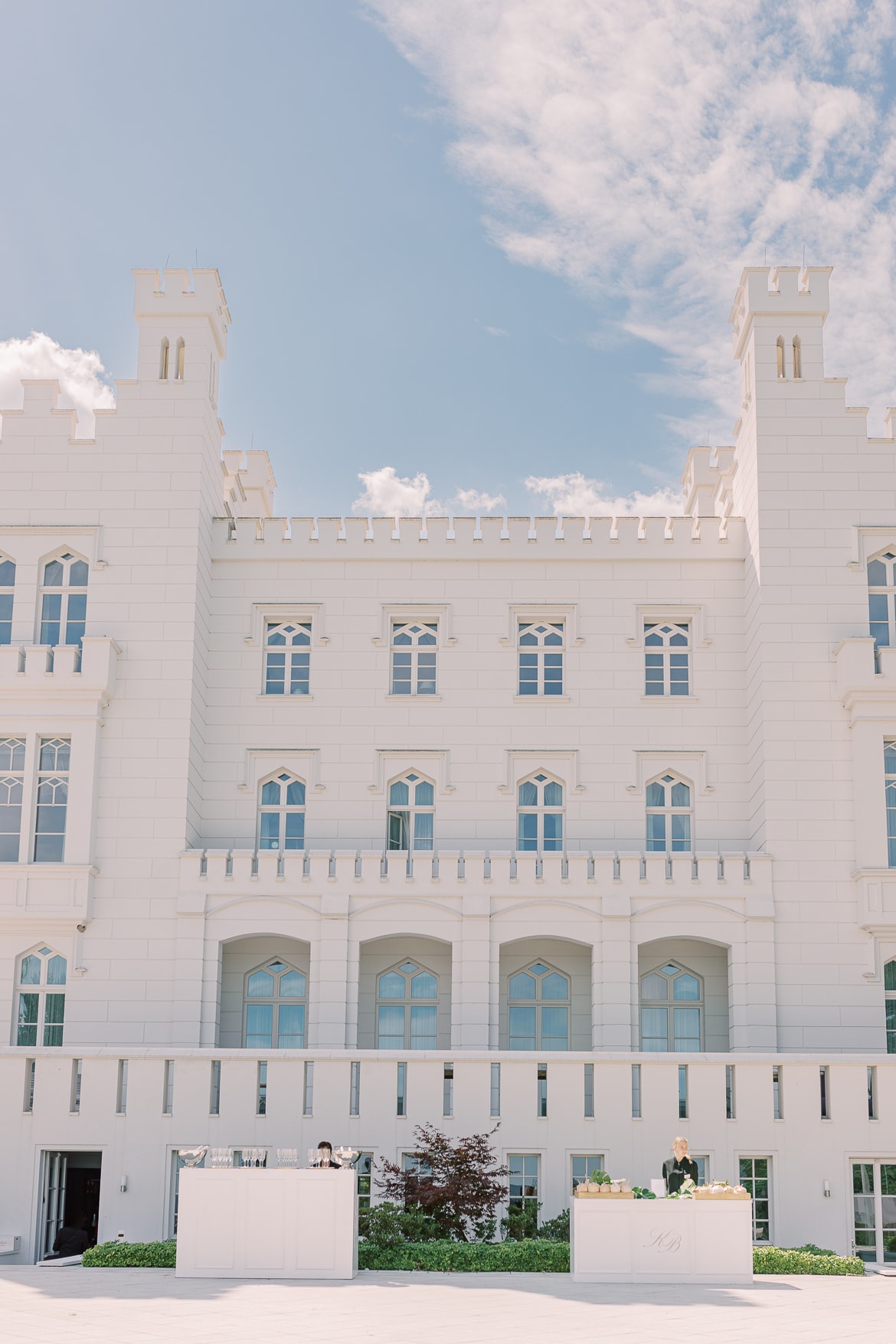 Burg Hohenzollern des Grand Hotel Heiligendamm mit zwei Bars