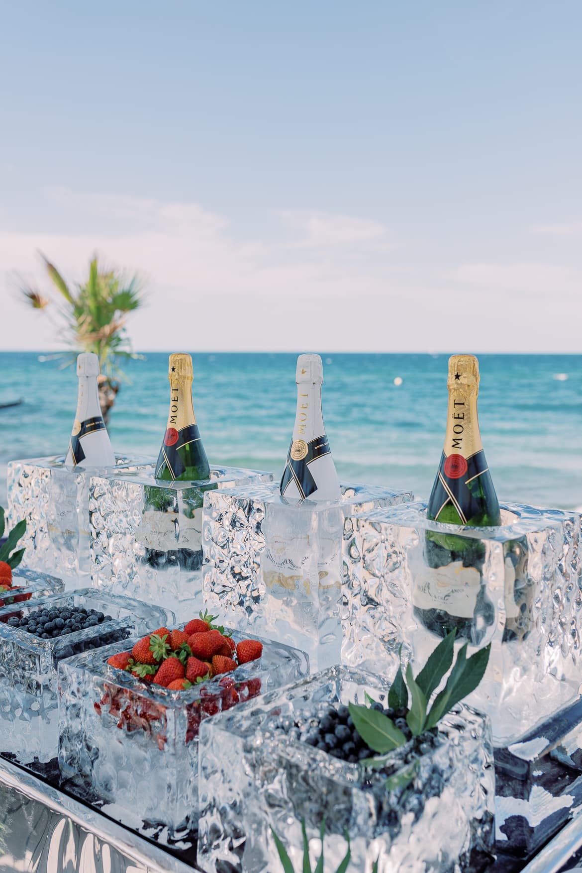 Eisskulptur mit Champagner in der Beachbar des Grand Hotel Heiligendamm