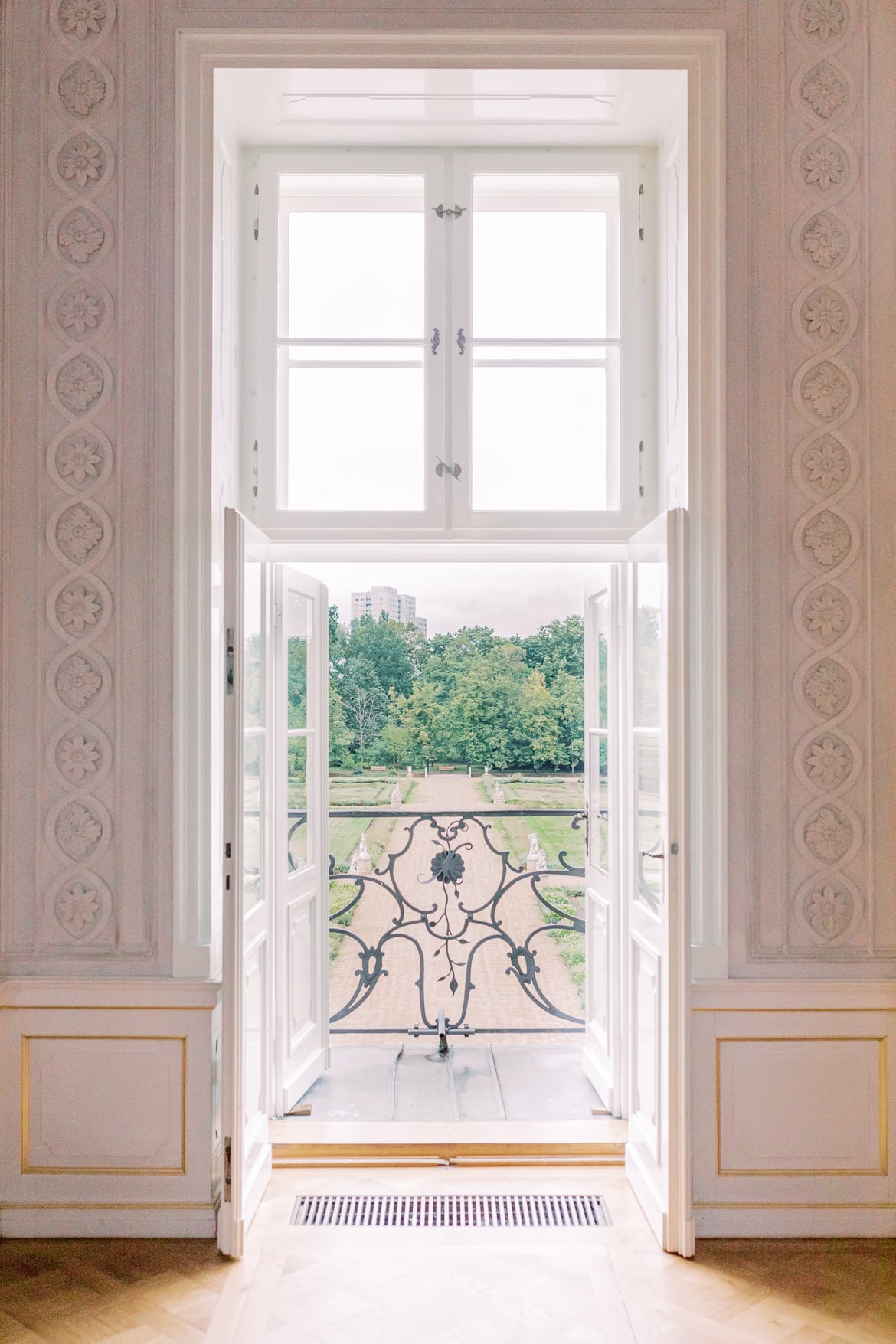 Blick vom Balkon im Schloss Friedrichsfelde Berlin