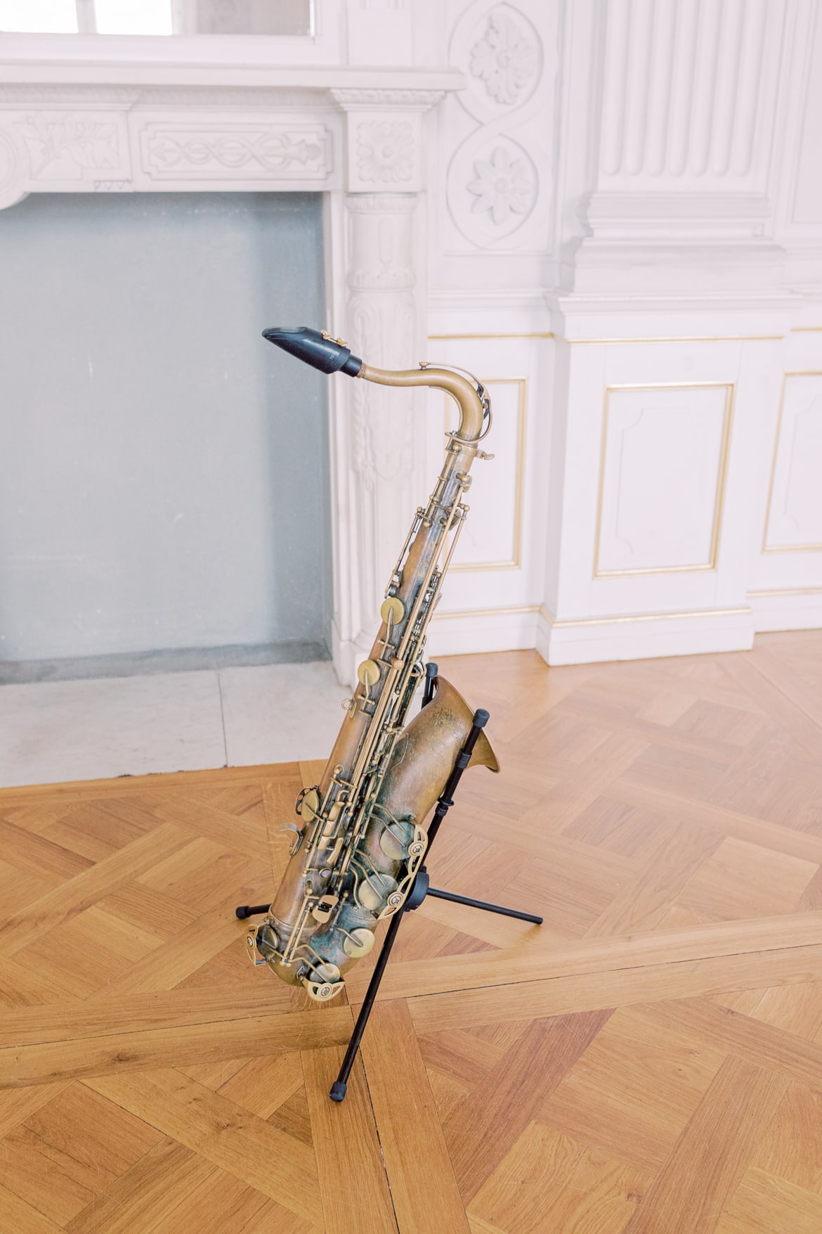 Saxofon im Festsaal im Schloss Friedrichsfelde Berlin